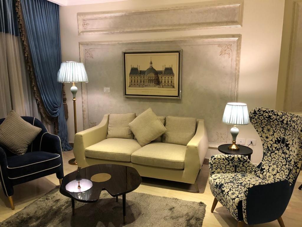 אלכסנדריה Fleet Club Mahrousa מראה חיצוני תמונה A living room in a suite at the hotel