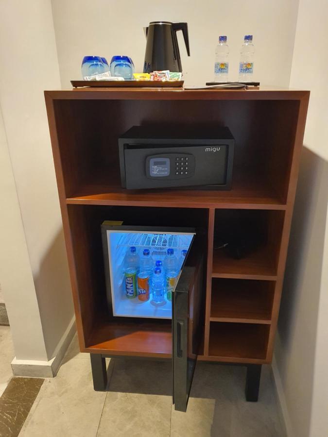 אלכסנדריה Fleet Club Mahrousa מראה חיצוני תמונה A mini-refrigerator in a hotel room