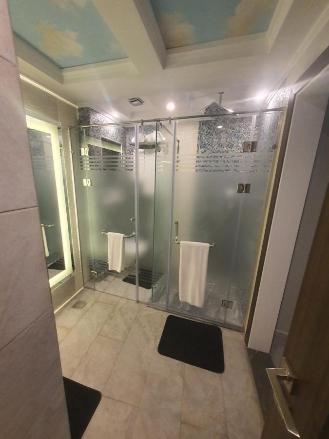 אלכסנדריה Fleet Club Mahrousa מראה חיצוני תמונה A shower with a sliding door