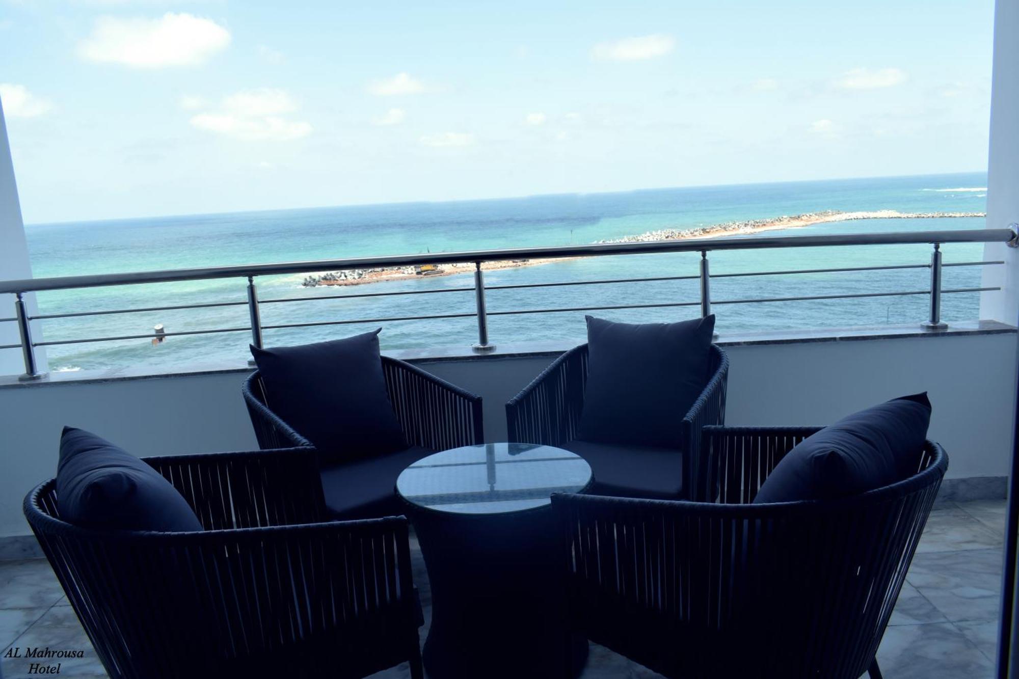 אלכסנדריה Fleet Club Mahrousa מראה חיצוני תמונה View from the balcony of a suite at the Hilton Colombo