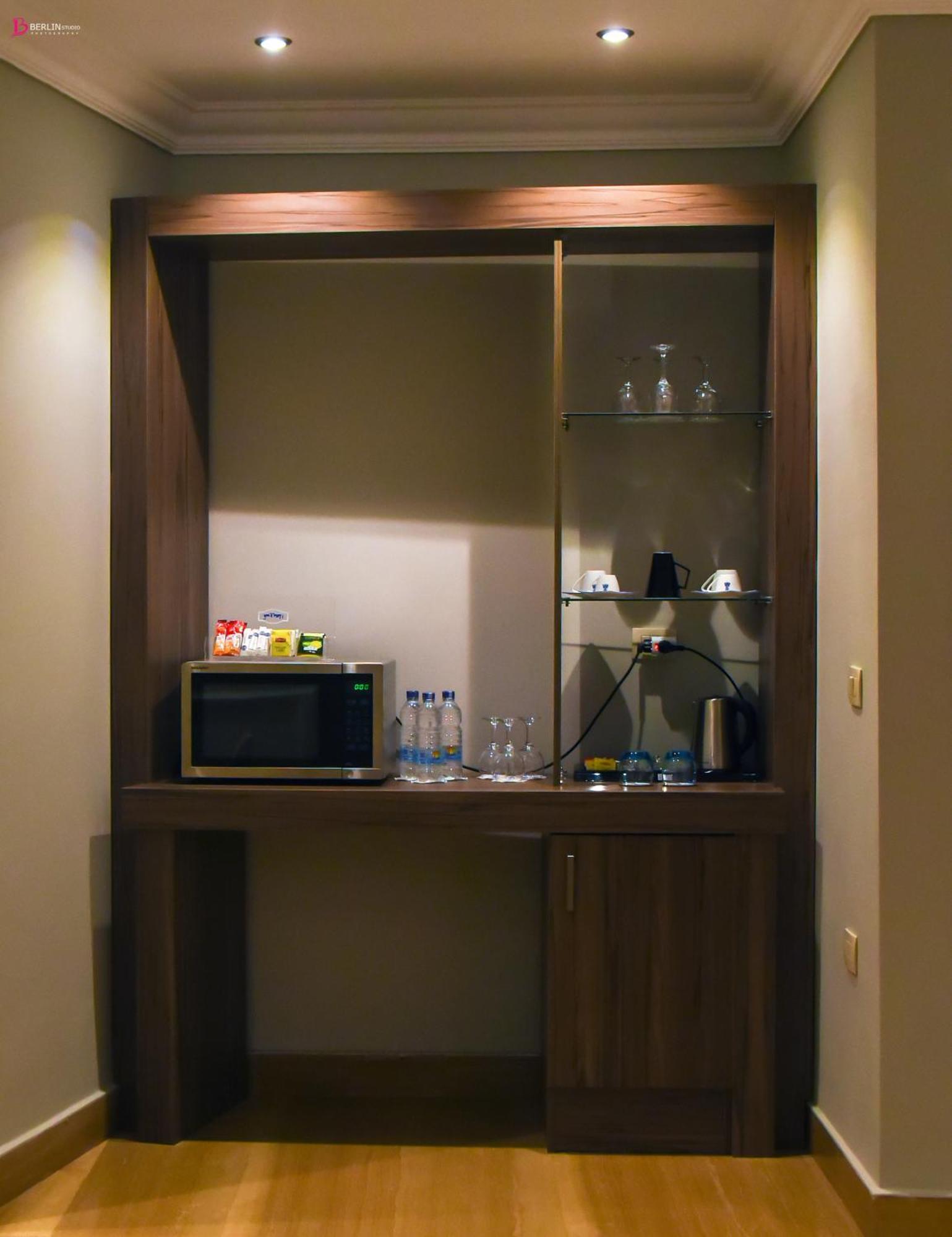 אלכסנדריה Fleet Club Mahrousa מראה חיצוני תמונה A wet bar in a hotel room
